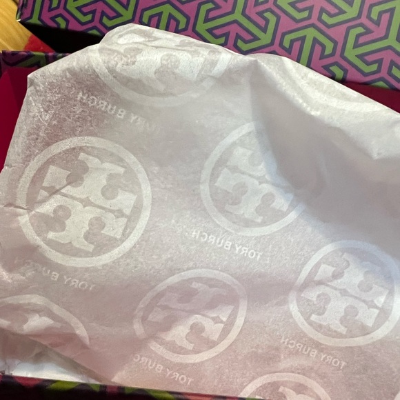 Empty Tory Burch flip flop box with original tissue paper, for size 7. - Picture 5 of 6